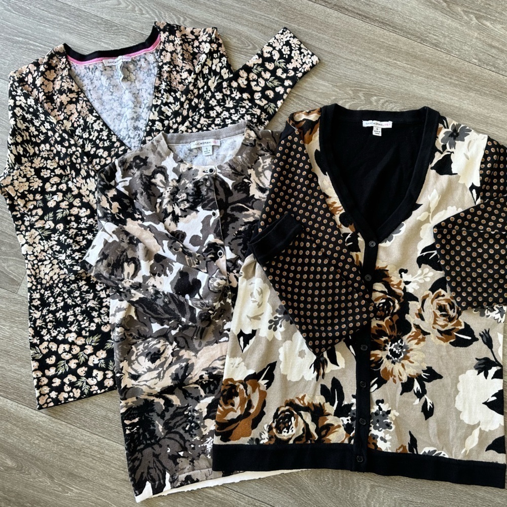 ISSAC Mizrahi Bundle of Long sleeve Button up sweaters Size Small